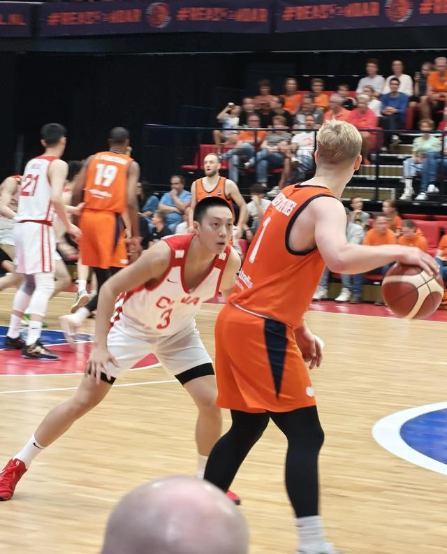 关于内地篮球赛事即将上演一场技术对抗激烈的比赛的信息 关于内地篮球赛事即将上演一场技术对抗激烈的比赛的信息