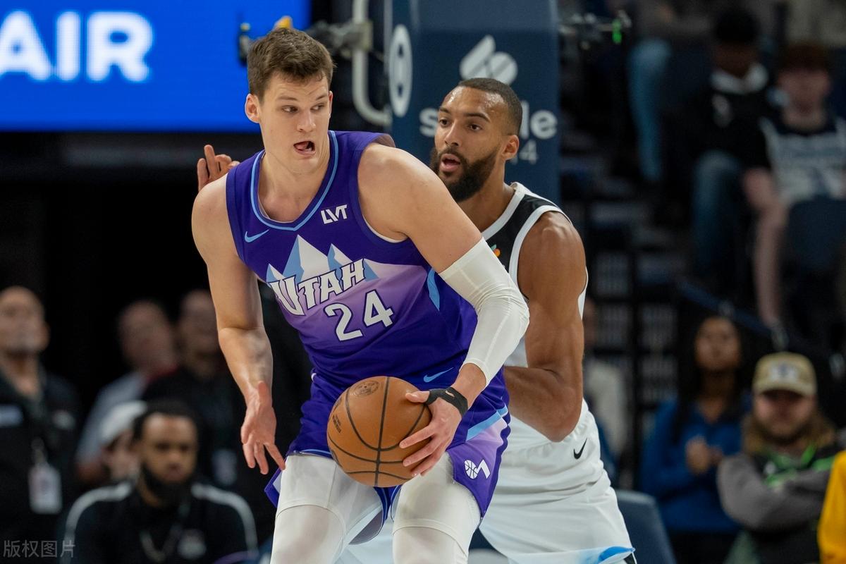 包含爵士主场豪取胜利，击败森林狼队登顶榜首的词条