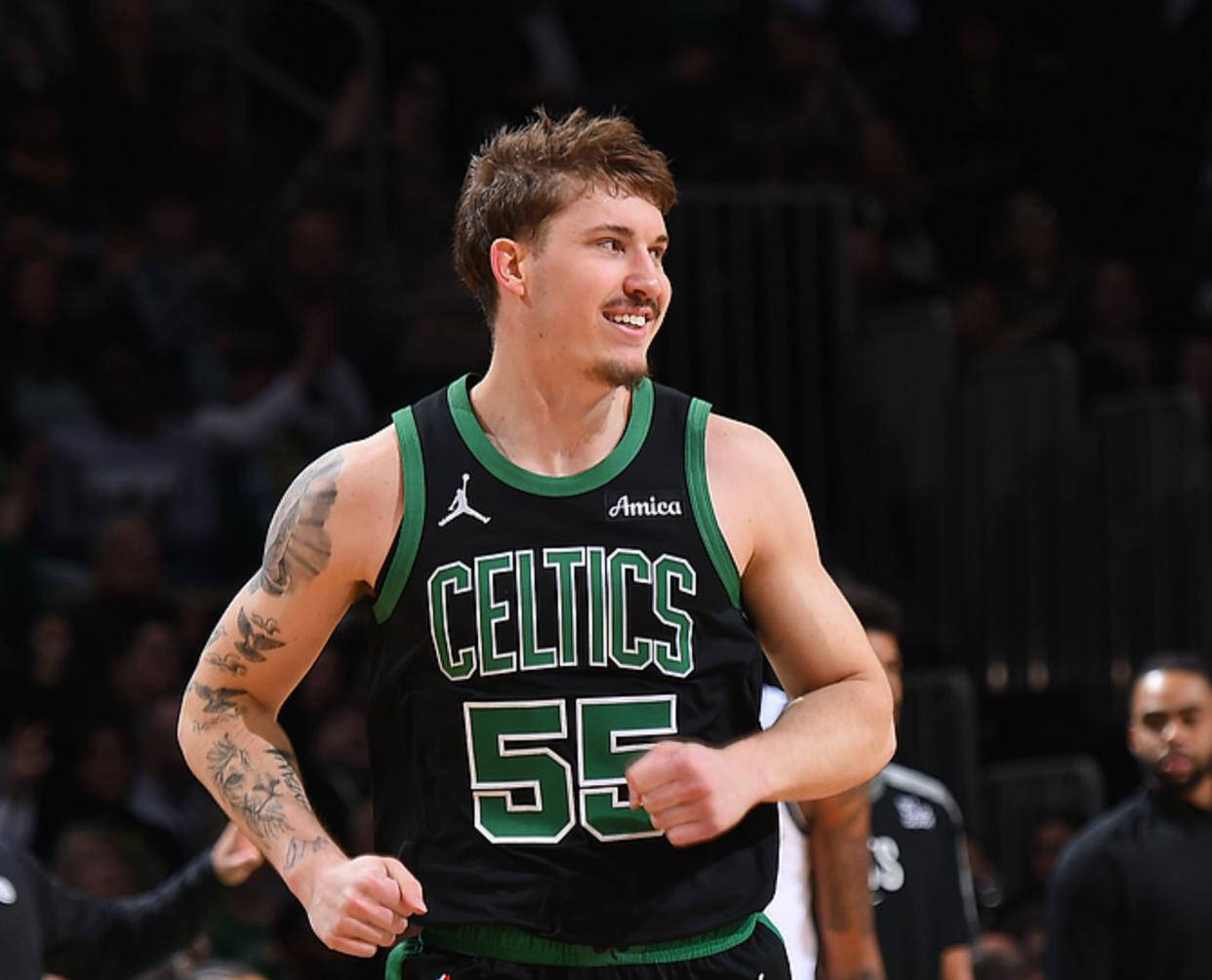 凯尔特人逆转篮网，精彩暴扣引爆全场