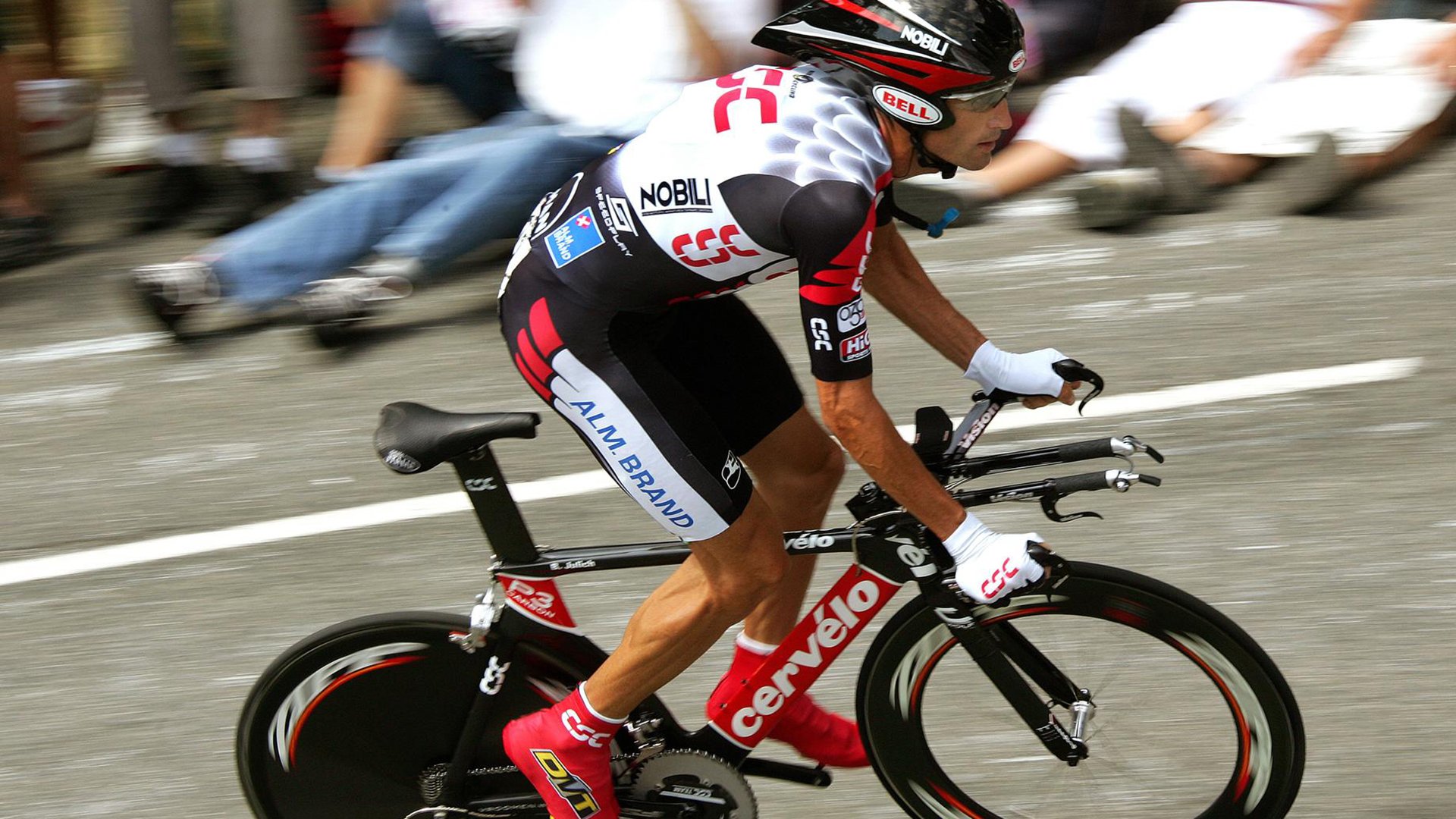 赛道上的意志对决，雷诺鏖战威廉姆斯，勒克莱尔关键制胜