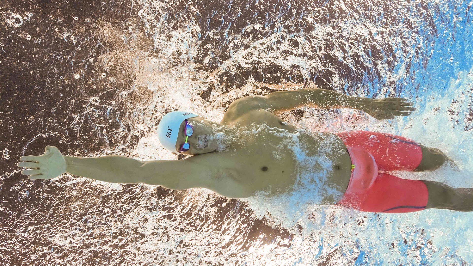 辽宁队险胜上海队，米切尔扛起全队的英雄时刻